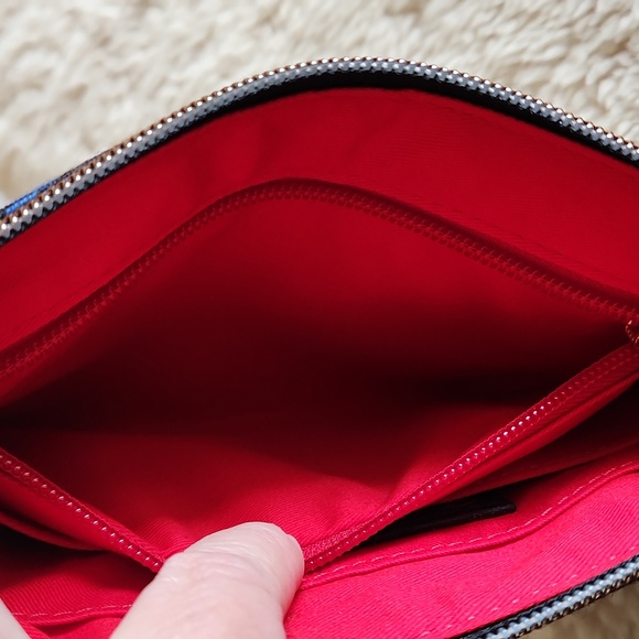 Gorgeous NWOT Dooney & Bourke Tartan Plaid Clutch 🖤💙❤️ - Picture 8 of 14